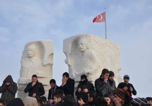 Allahü Ekber'de Şehitleri andılar